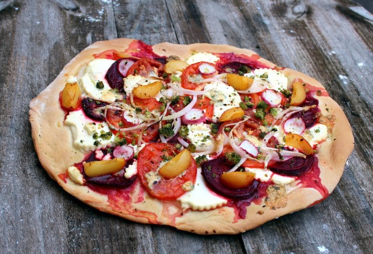 Pizza de remolacha y queso azul