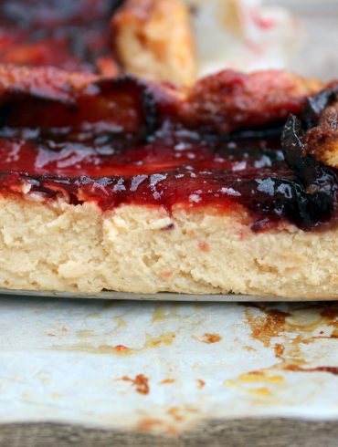 Tarta de queso y ciruelas