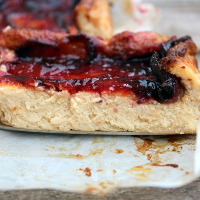 Tarta de queso y ciruelas