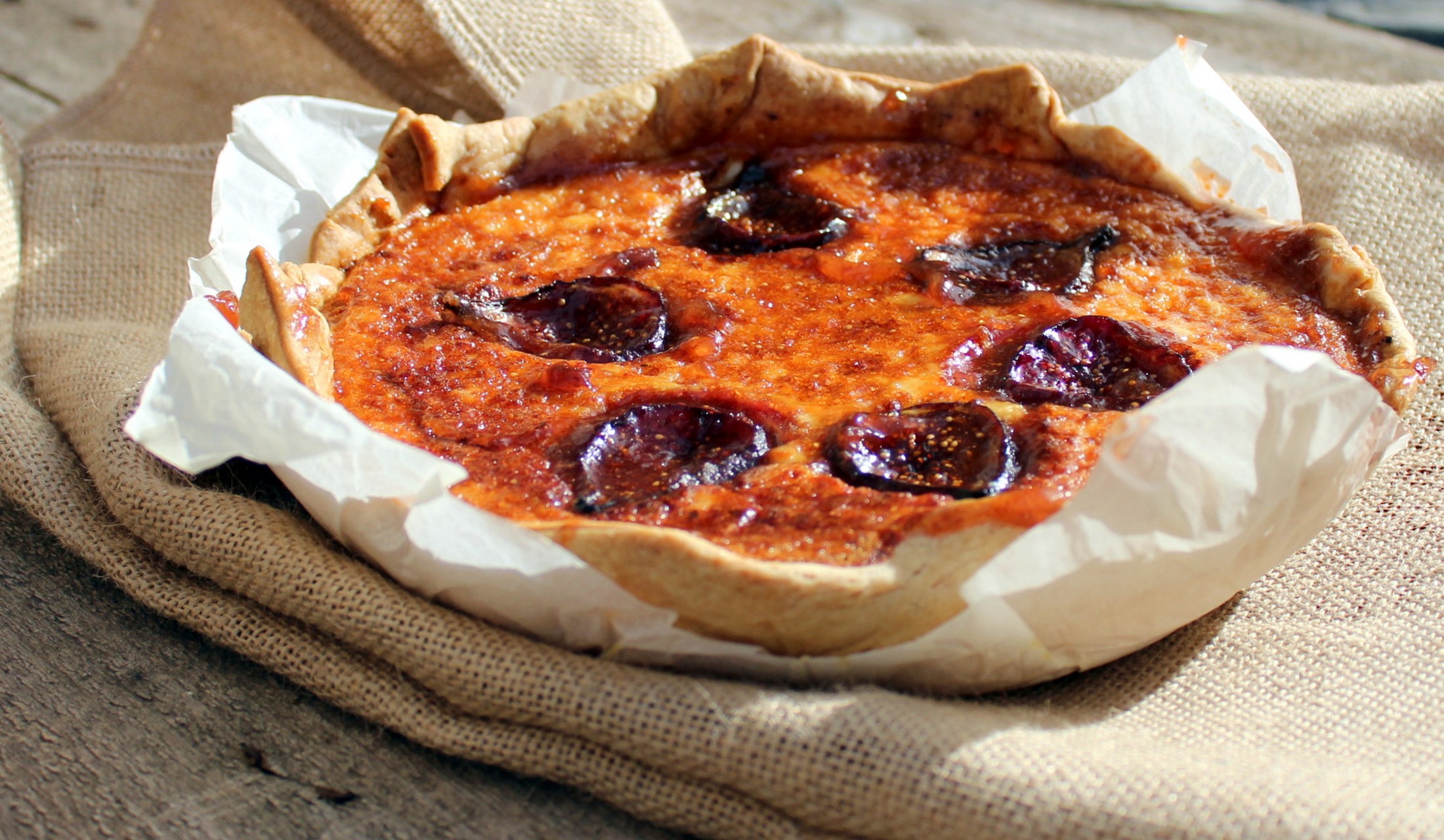 Tarta de requesón con higos