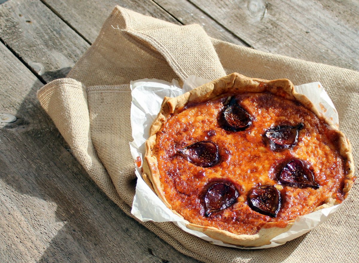 Tarta de requesón con higos