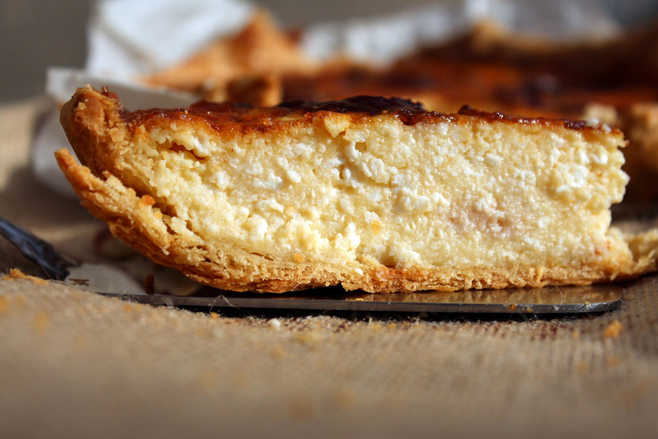 Tarta de requesón con higos