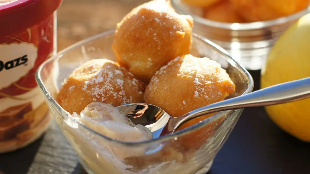 Buñuelos de manzana y helado de caramelo (10) Buñuelos de manzana y helado de caramelo