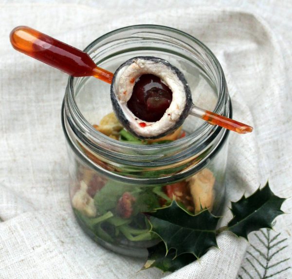 Ensalada de sardina ahumada con vinagreta de mermelada de pimiento rojo asado