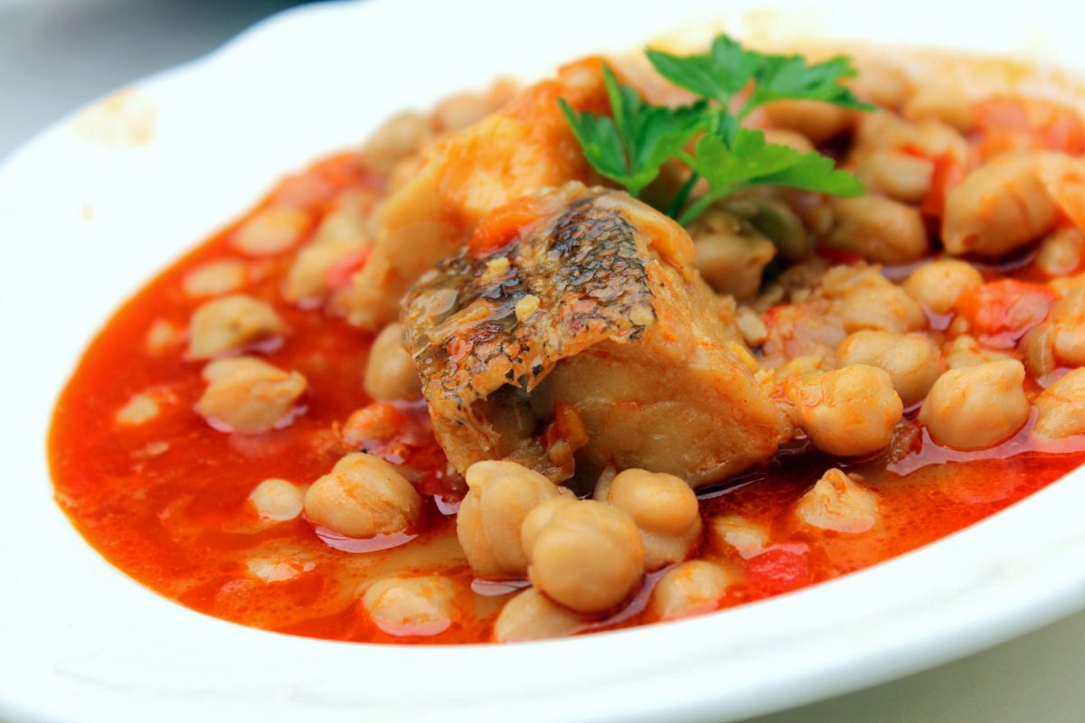 Potaje de garbanzos con bacalao