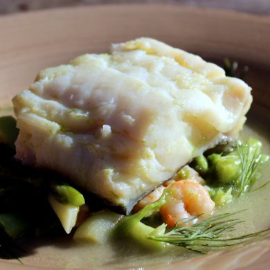 Bacalao con trigueros, ajetes y gambas (3)