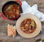 Guiso de carne con alcachofas y champiñones Guiso de carne con alcachofas y champiñones