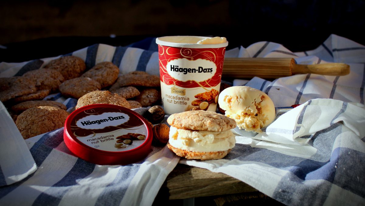 Helado de nueces de macadamia con galletas