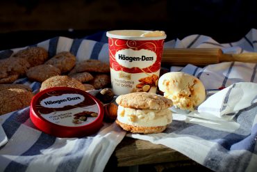 Helado de nueces de macadamia con galletas