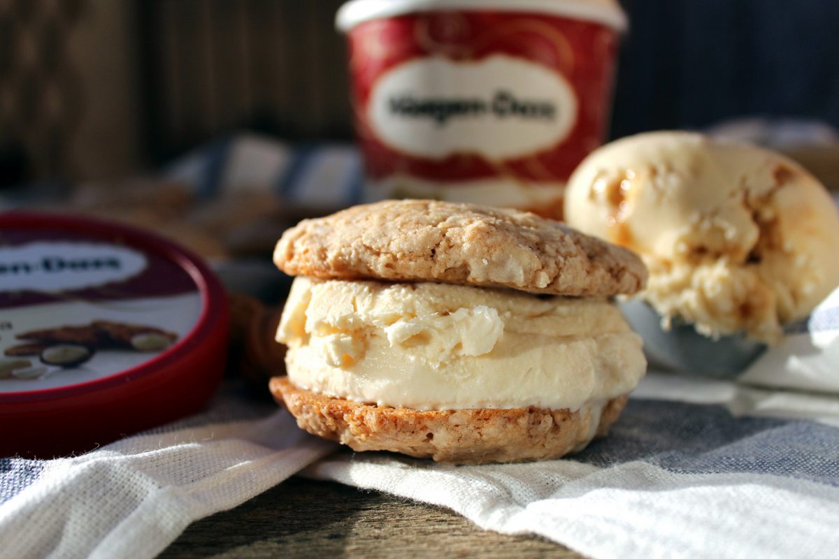 Helado de nueces de macadamia con galletas