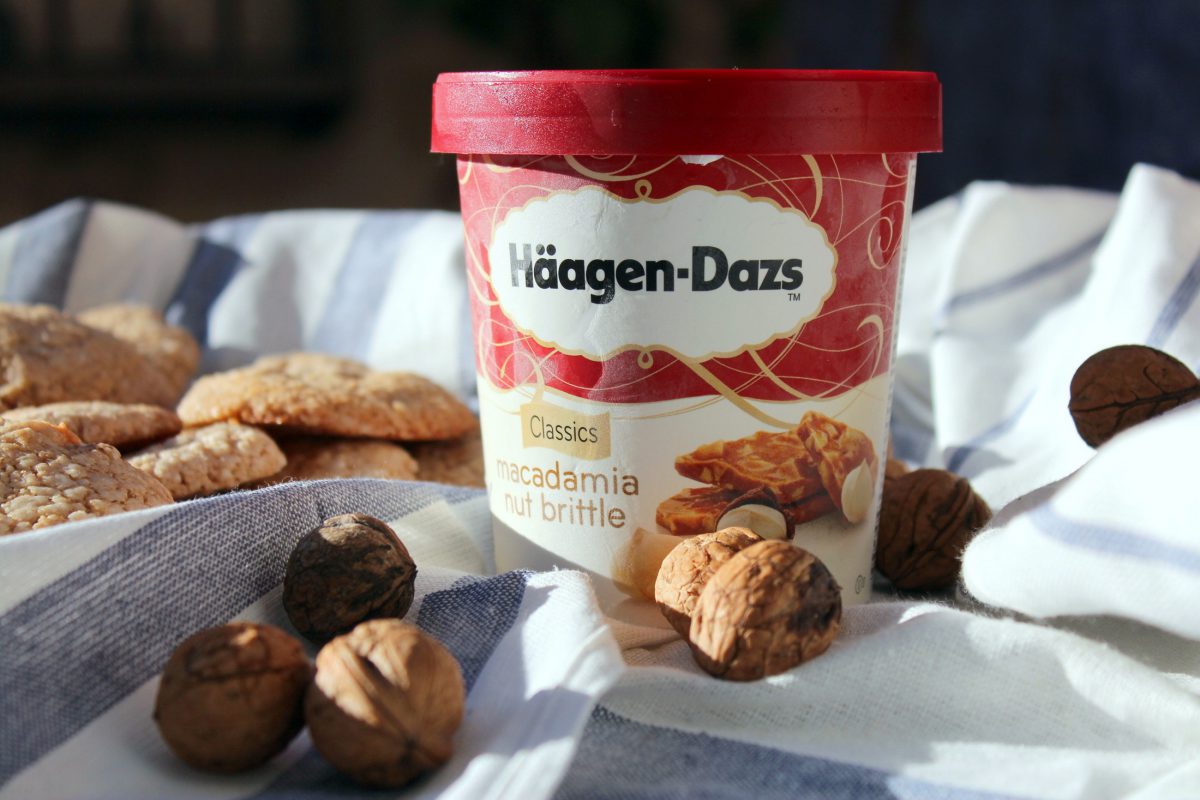 Helado de nueces de macadamia con galletas