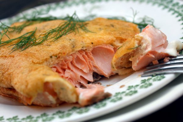 Salmón gratinado con mayonesa de mejillones