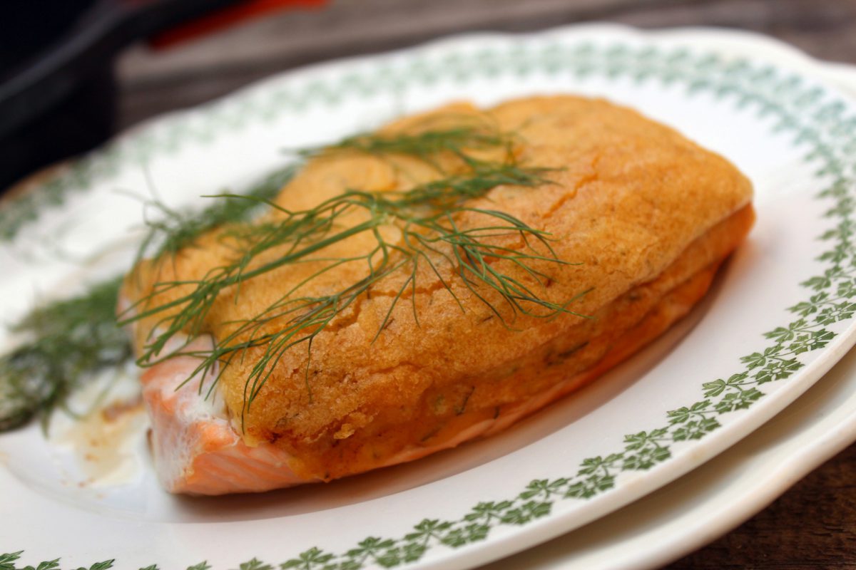 Salmón gratinado con mayonesa de mejillones