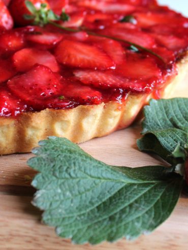 Tarta de chocolate blanco y fresas