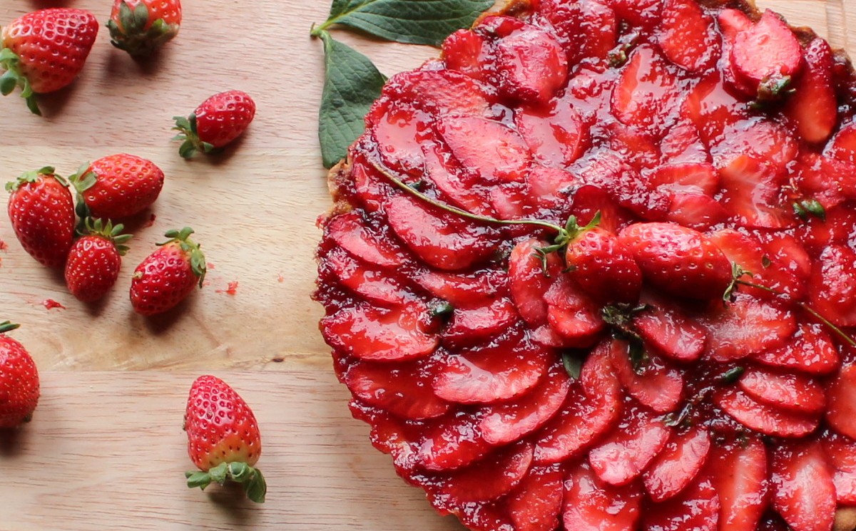 Tarta de chocolate blanco y fresas