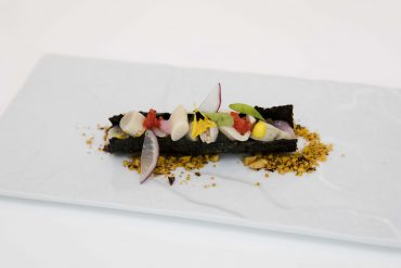 Ceviche de navajas y alga nori