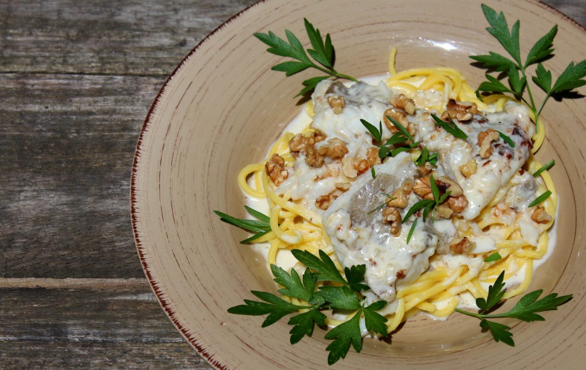 Espaguetis con lenguado a la crema de nueces