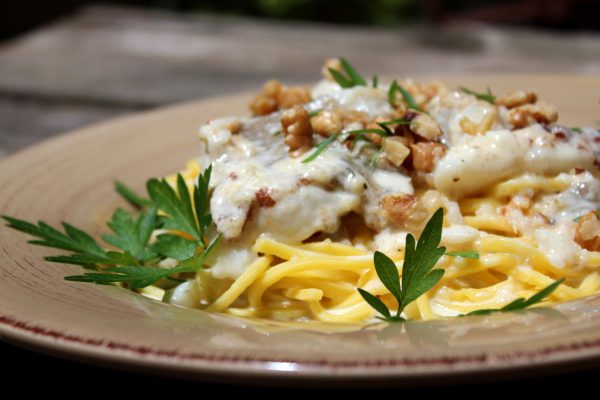 Espaguetis con lenguado a la crema de nueces