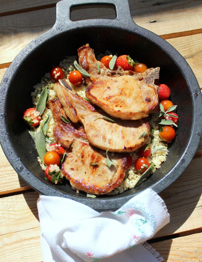 Chuletas de cerdo con ensalada de mijo