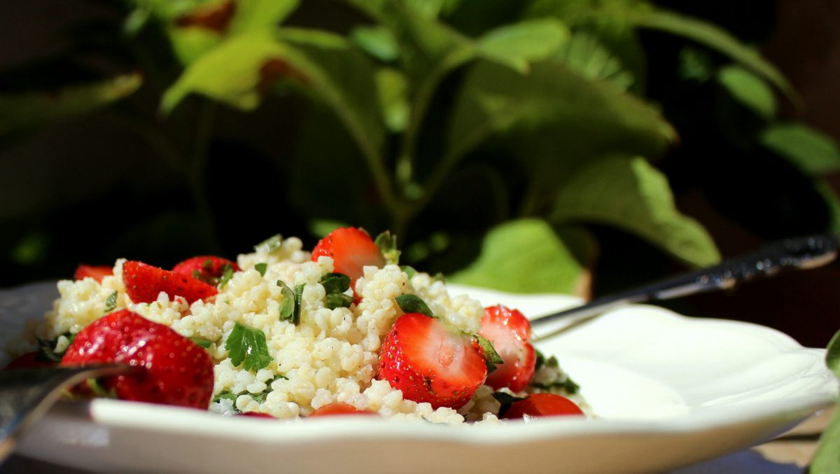 Ensalada de Mijo con fresas y cherrys