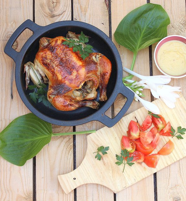 Pollo asado con puré de cebolla y melocotón