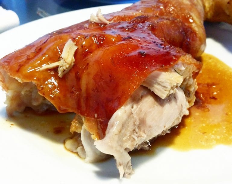 pierna de cochinillo asada