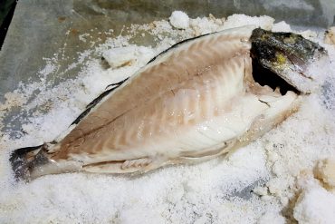 Cómo hacer y preparar una Dorada a la sal 4