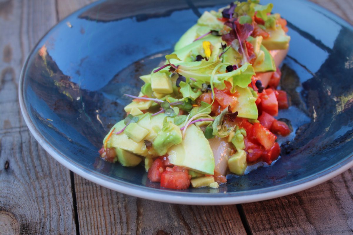 Ensalada de puerros, tomate y aguacate con vinagreta de miel 3