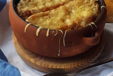 Sopa de cebolla, receta tradicional de la cocina francesa 4