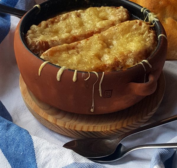 Sopa de cebolla gratinada