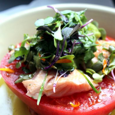 Tomate con salmón y aguacate 4