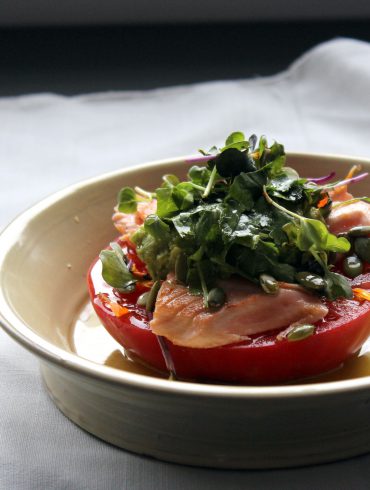 Tomate con salmón y aguacate 2