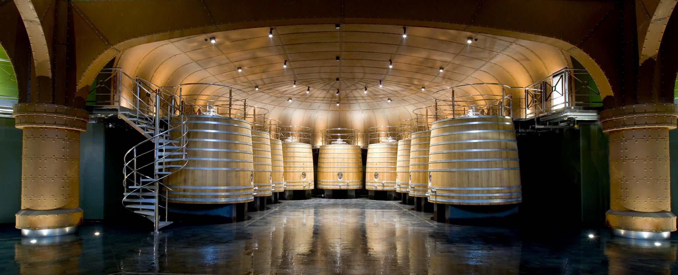 Museo Vivanco de la Cultura del Vino - Sala de tinos de roble francés