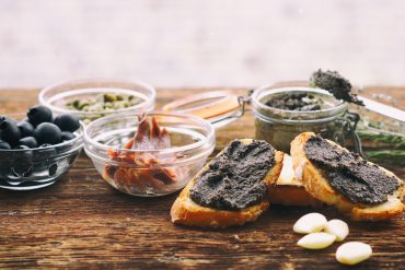 Tapenade u olivada, una receta sencilla, deliciosa y muy mediterránea