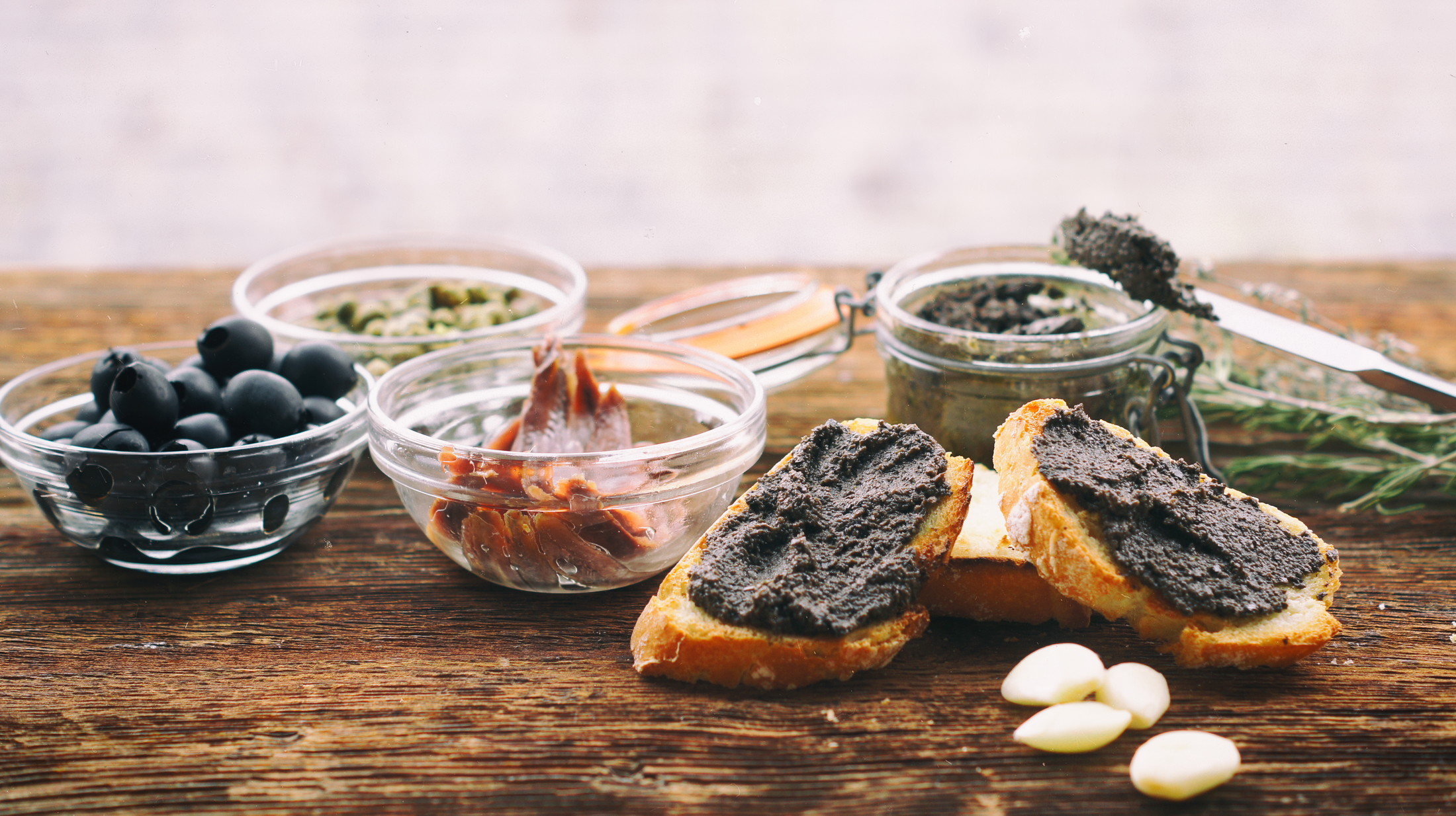 Tapenade u olivada, una receta sencilla, deliciosa y muy mediterránea