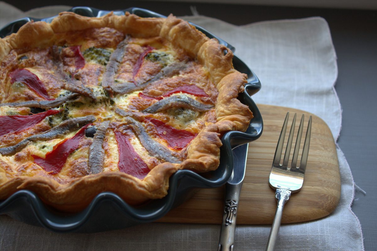 Quiché de Brócoli, pimientos del piquillo y anchoas 