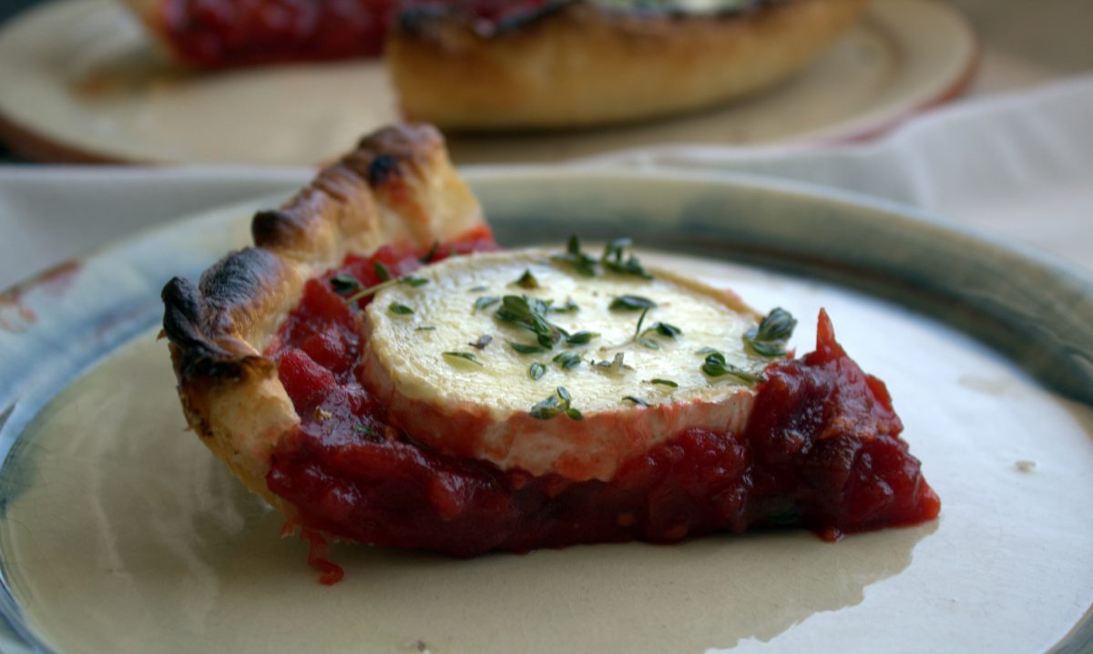 Tarta de tomates y queso de cabra al horno