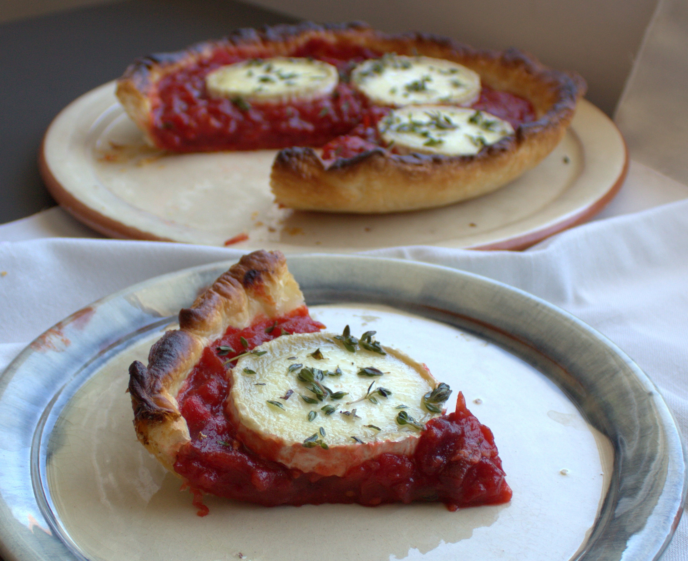 Tarta de tomates y queso de cabra al horno