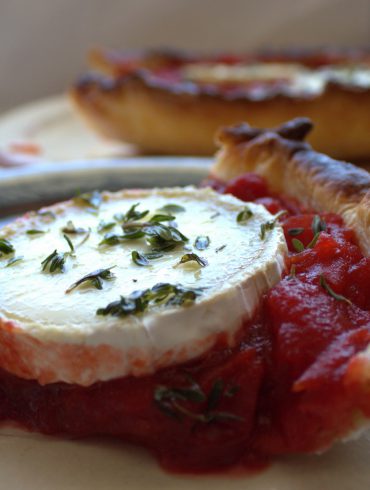 Tarta de tomates y queso de cabra al horno