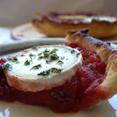 Tarta de tomates y queso de cabra al horno