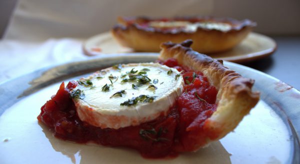 Tarta de tomates y queso de cabra al horno