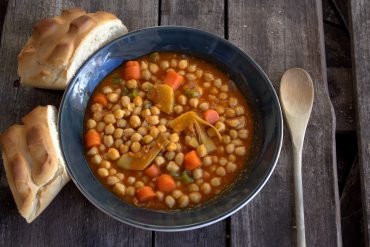 Garbanzos con verduras y sobrasada