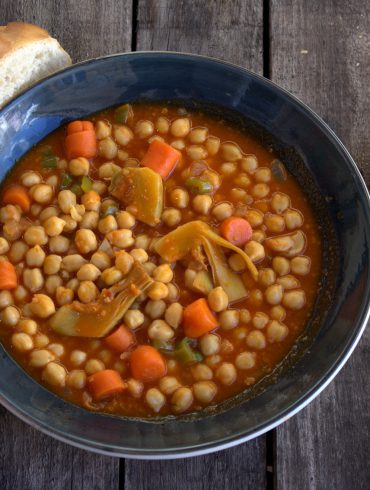 Garbanzos con verduras y sobrasada