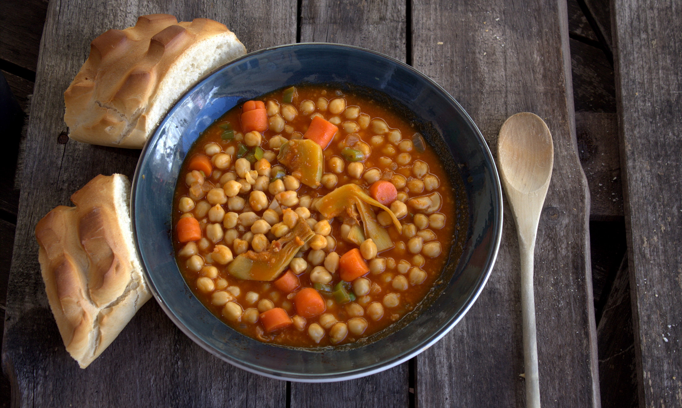 Garbanzos con verduras y sobrasada