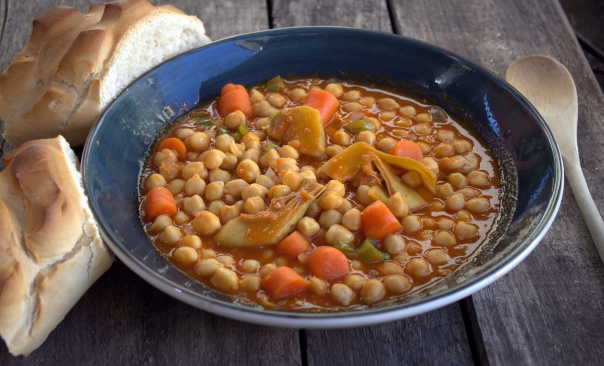 Garbanzos con verduras y sobrasada