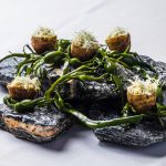 Receta de Bacalao Noruego en crujiente de Alcachofa de Jerusalén con algas Bacalao Noruego en crujiente de Alcachofa de Jerusalén con algas, receta de la Mejor Tapa del Mundo