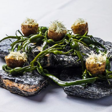 Bacalao Noruego en crujiente de Alcachofa de Jerusalén con algas, receta de la Mejor Tapa del Mundo