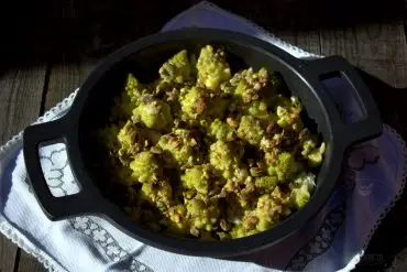 romanescu con pesto de pistachos y queso