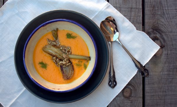 Crema de zanahoria con hinojo y piñones