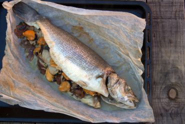 lubina rellena en papillote